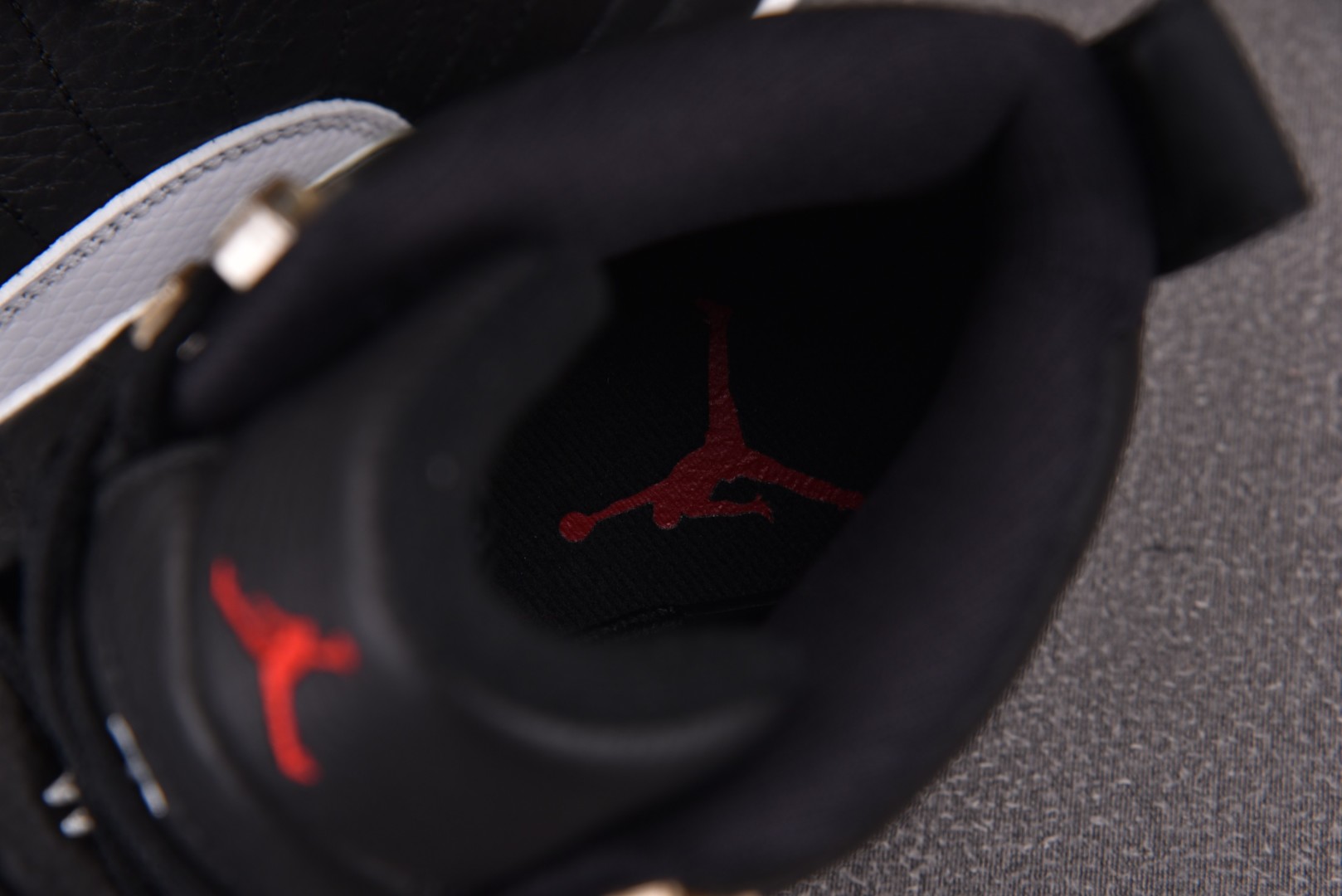 AJ12尺码40-47.5

纯原版出品-Air Jordan 12 Retro Playoffs 季后