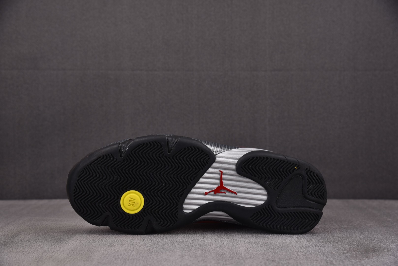 AJ14 尺码39-47.5

纯原版出品-Air Jordan 14 Retro Ferrari (2