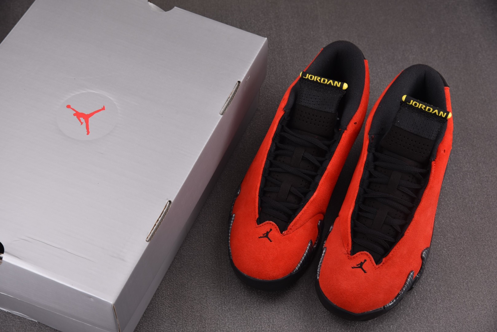AJ14 尺码39-47.5

纯原版出品-Air Jordan 14 Retro Ferrari (2