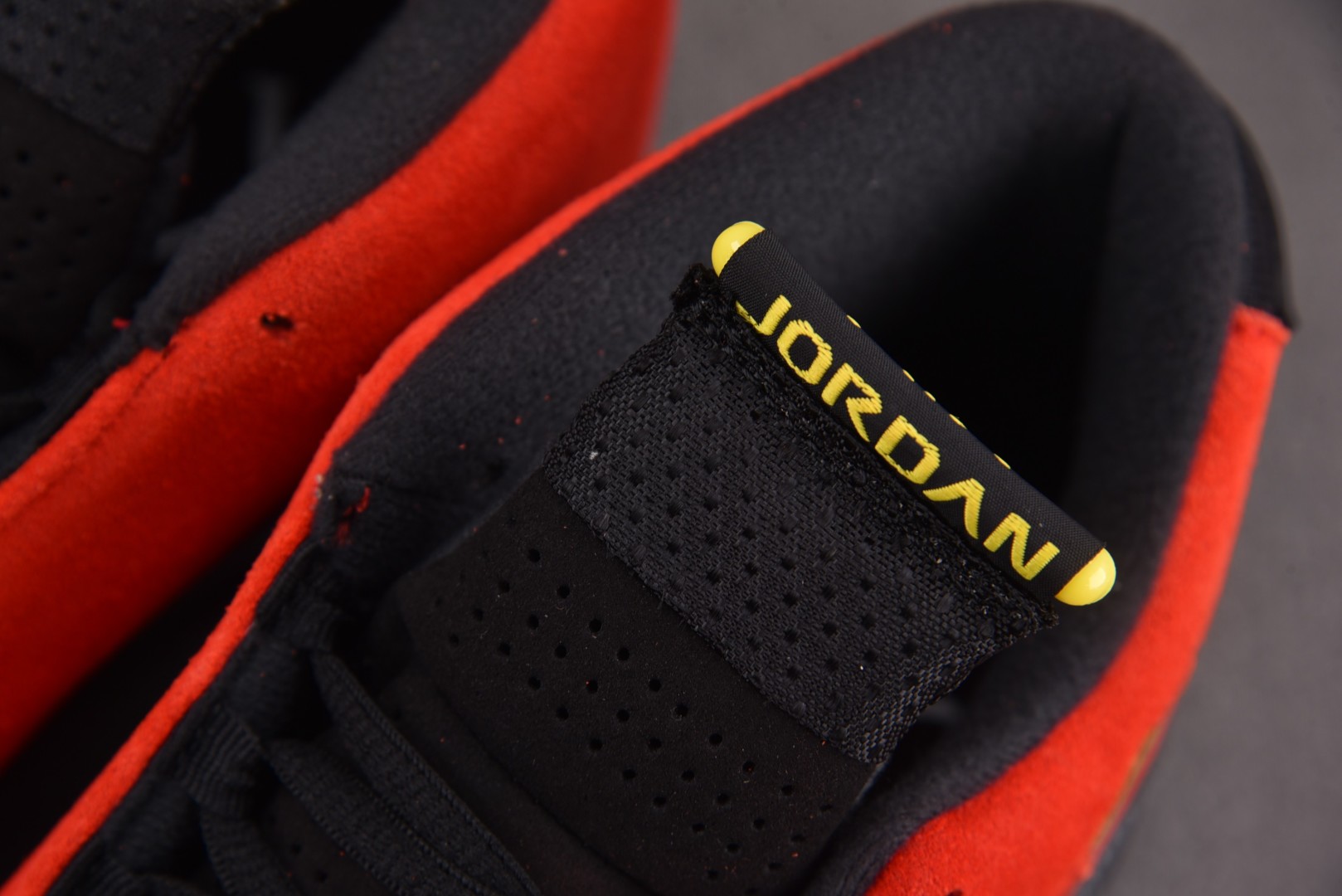 AJ14 尺码39-47.5

纯原版出品-Air Jordan 14 Retro Ferrari (2