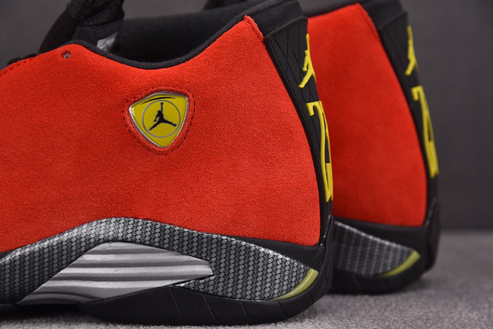 AJ14 尺码39-47.5

纯原版出品-Air Jordan 14 Retro Ferrari (2