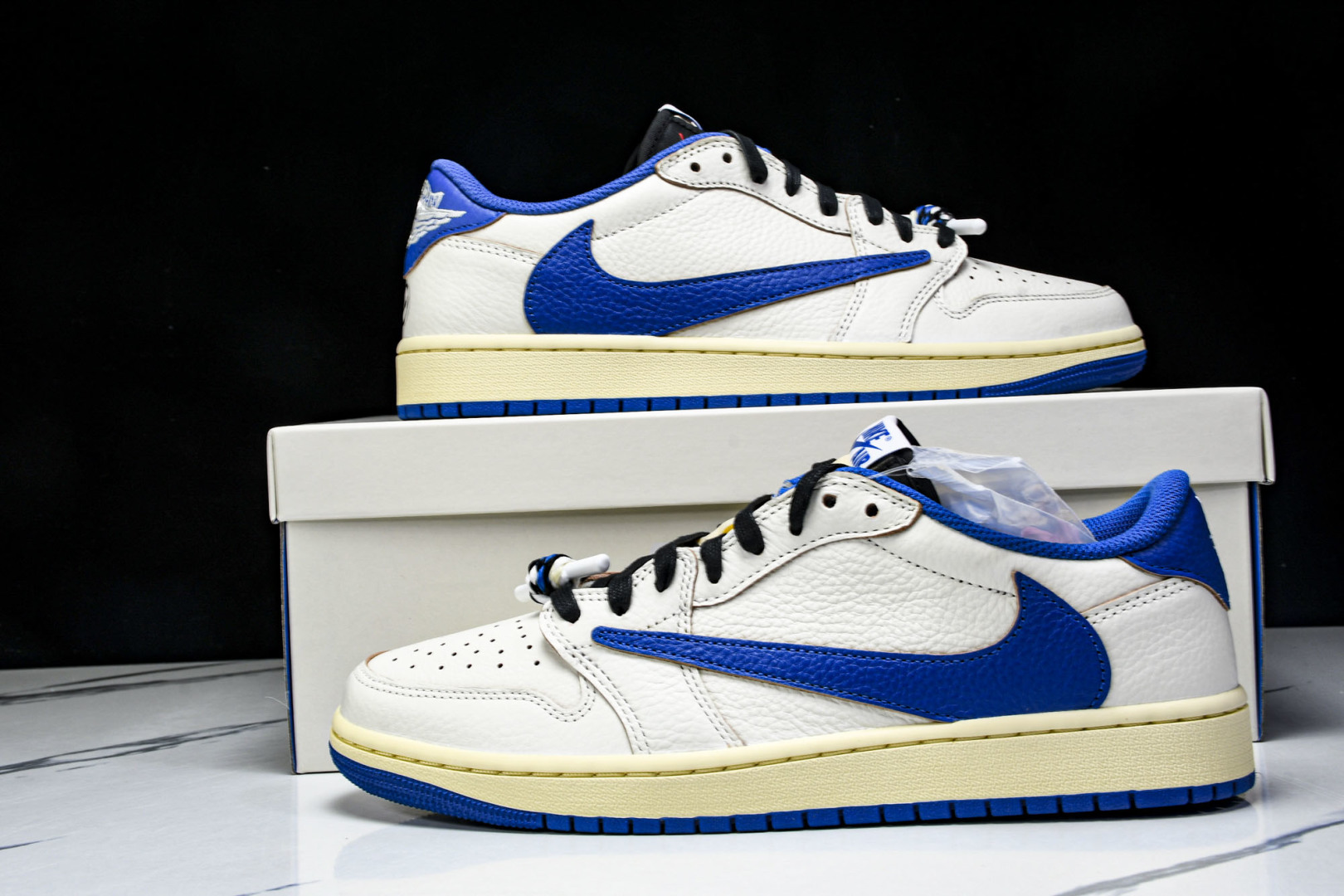 新版
AJ倒钩白蓝 尺码36-48.5

纯原出品-Fragment Design x Travis S