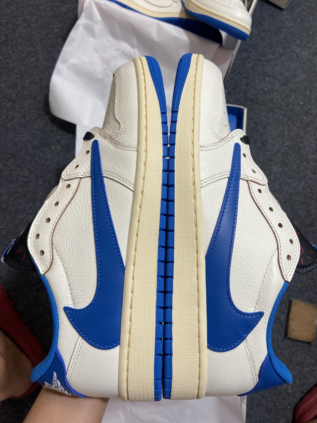 AJ 倒钩LOW 尺码36-48.5

纯原版出品-Fragment Design x Travis S