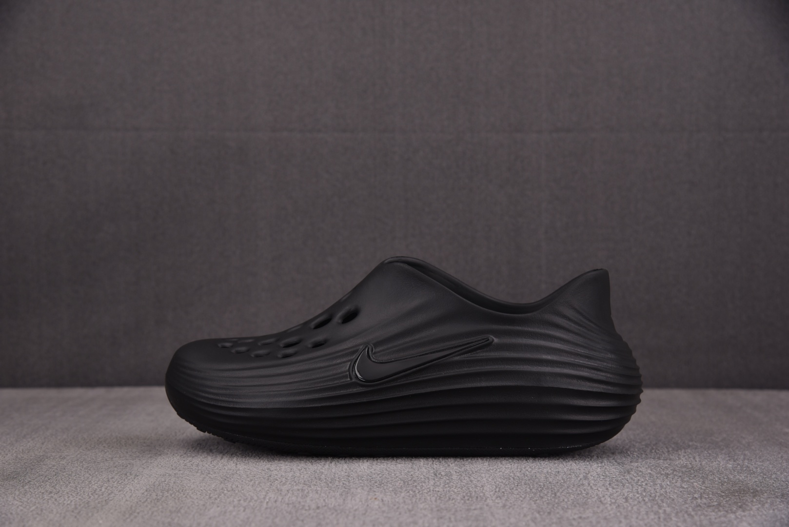 洞洞鞋 尺码36-50

纯原版出品-ReactX Rejuven8 全黑 HV5060-001 YZ0
