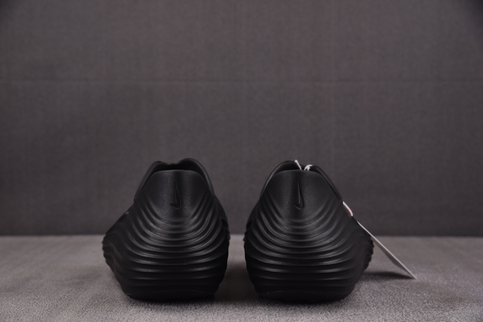 洞洞鞋 尺码36-50

纯原版出品-ReactX Rejuven8 全黑 HV5060-001 YZ0