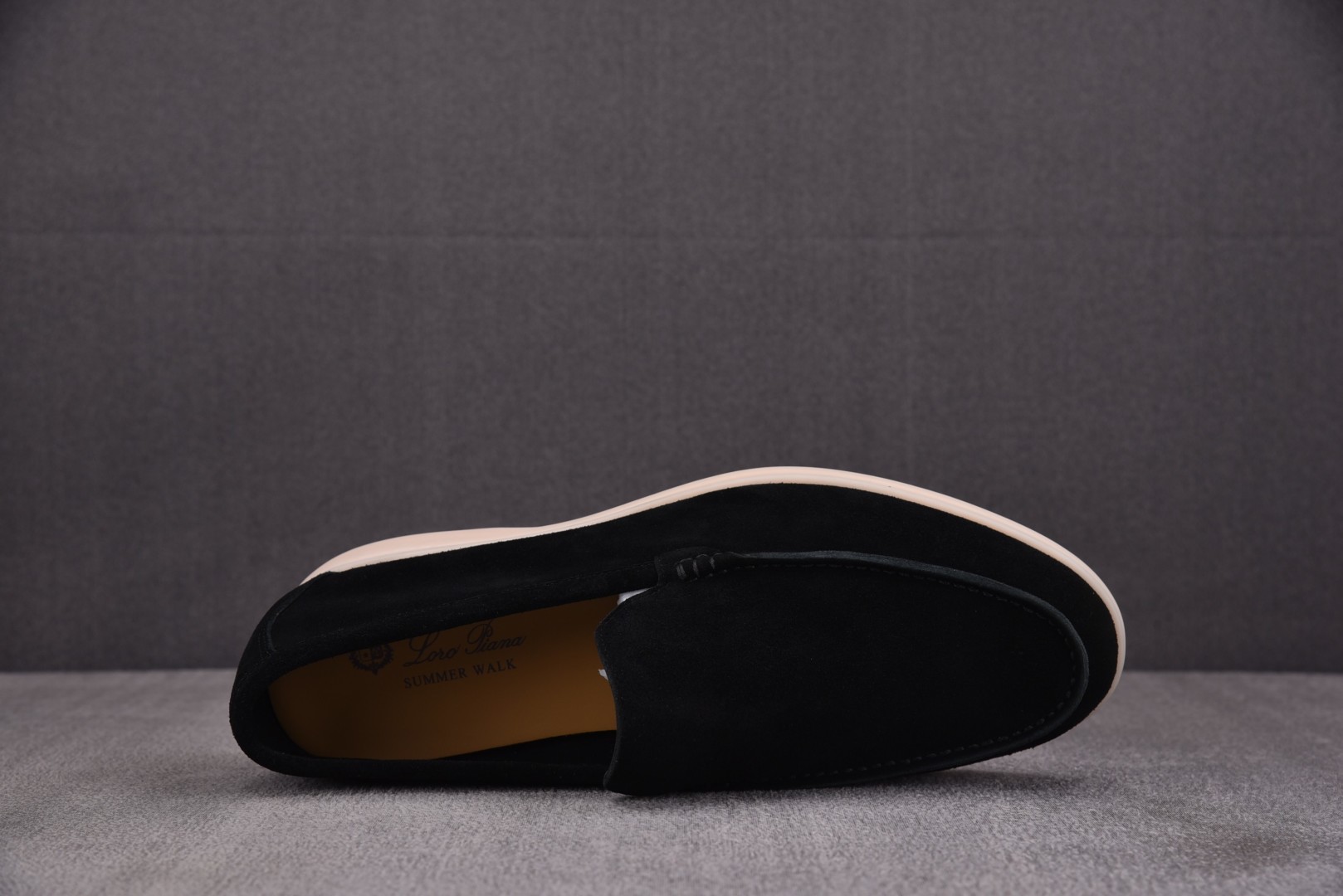 Piana 尺码35-46

纯原版出品-Loro piana诺悠翩雅 男鞋流苏吊坠LP一脚蹬乐福休闲潮
