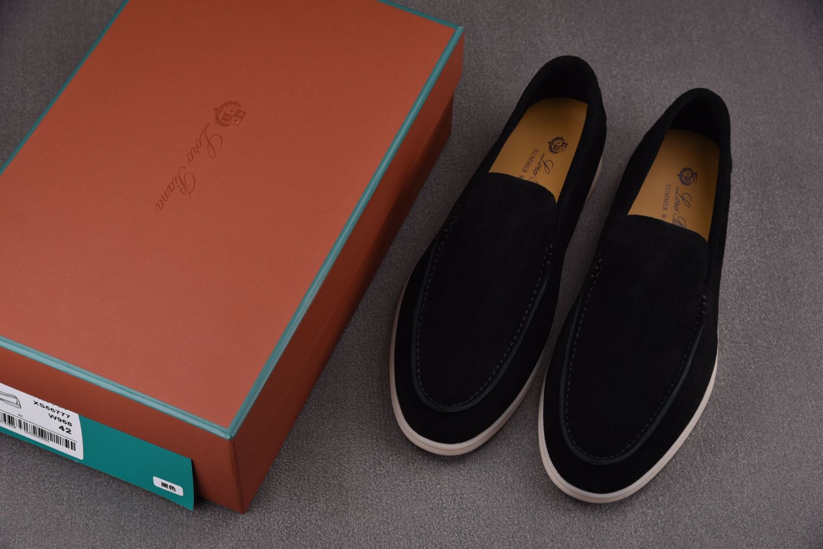 Piana 尺码35-46

纯原版出品-Loro piana诺悠翩雅 男鞋流苏吊坠LP一脚蹬乐福休闲潮