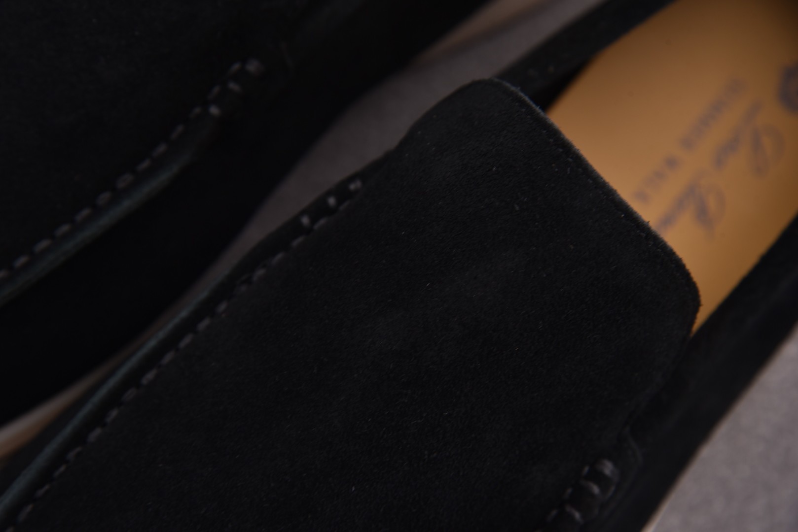 Piana 尺码35-46

纯原版出品-Loro piana诺悠翩雅 男鞋流苏吊坠LP一脚蹬乐福休闲潮