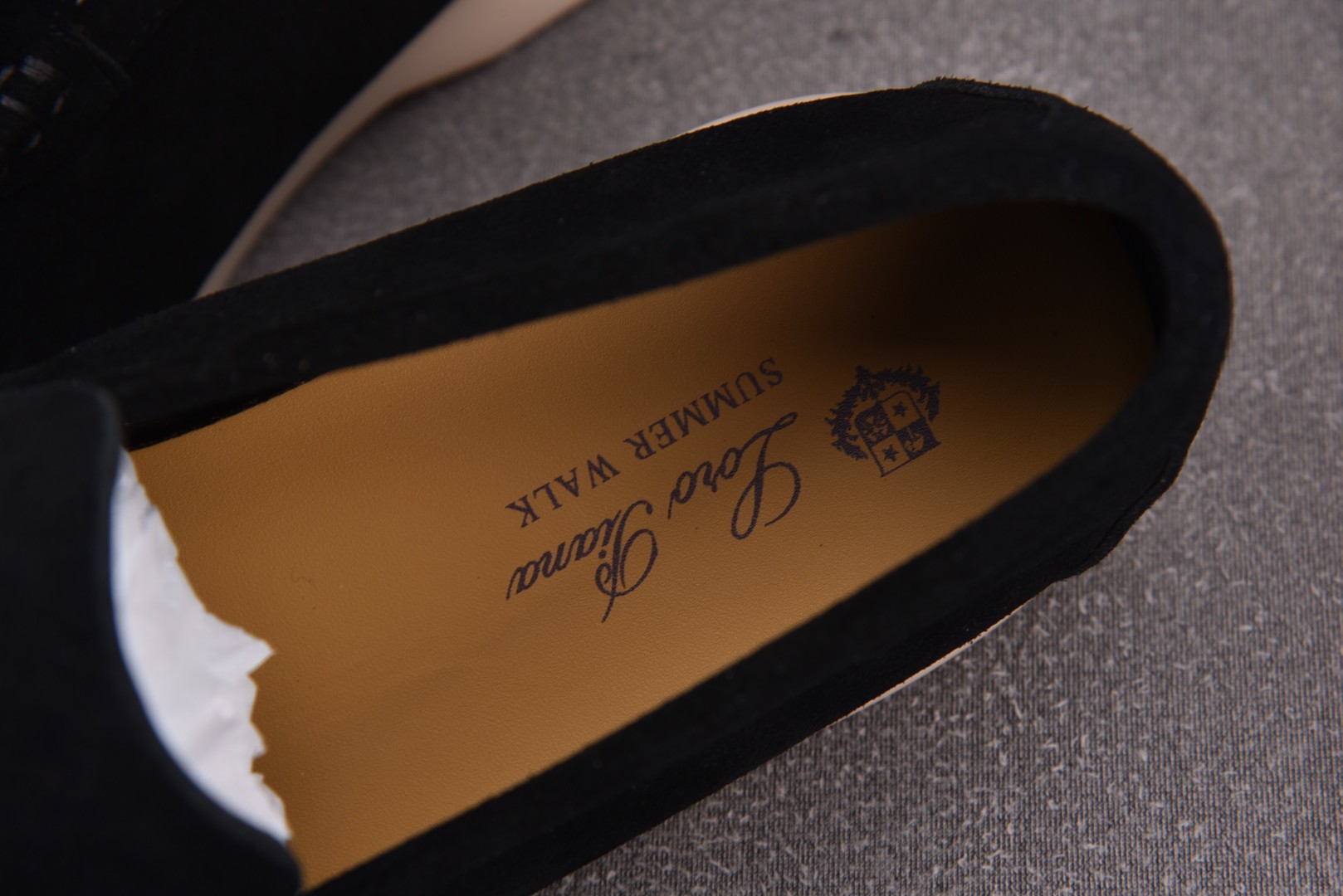 Piana 尺码35-46

纯原版出品-Loro piana诺悠翩雅 男鞋流苏吊坠LP一脚蹬乐福休闲潮