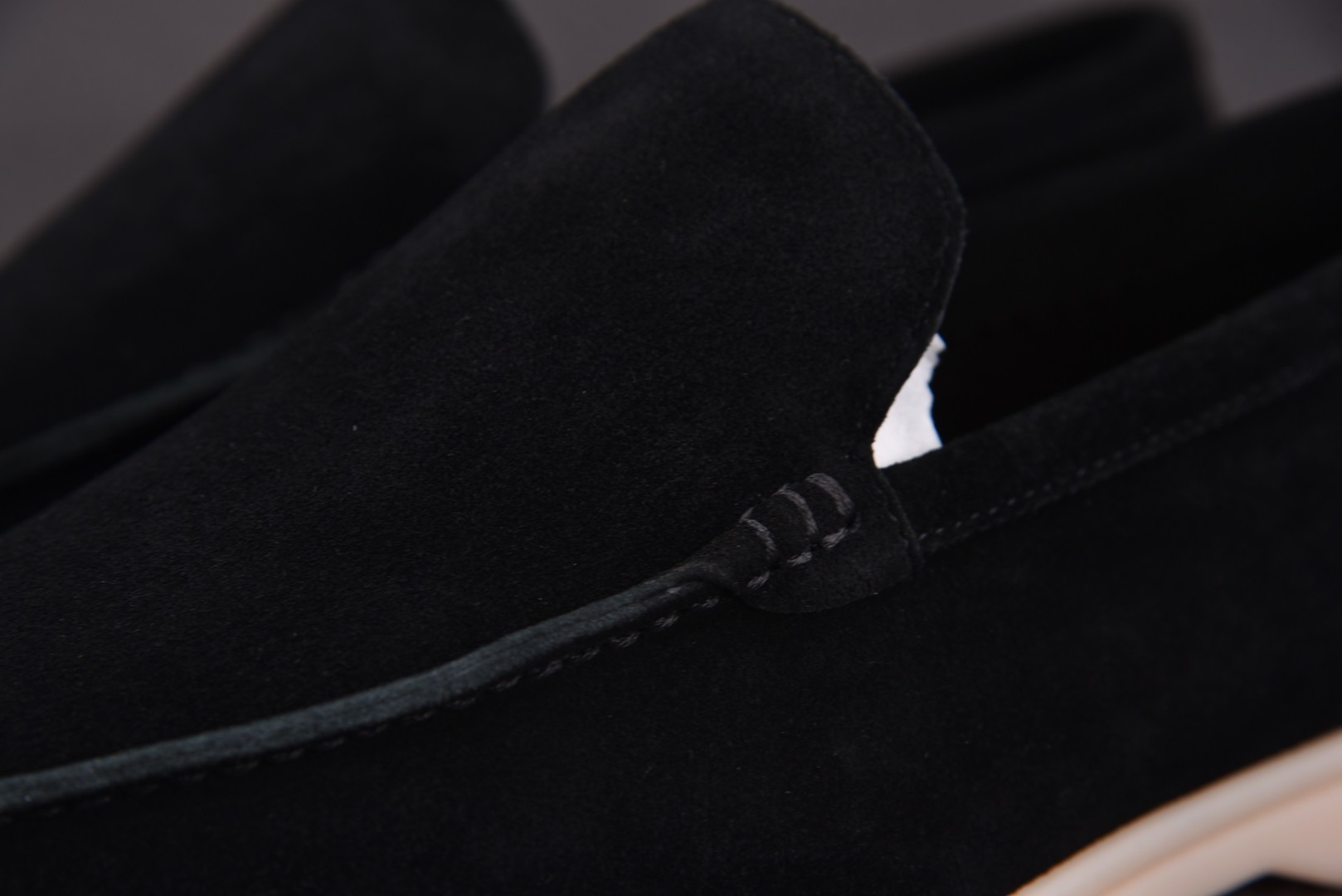 Piana 尺码35-46

纯原版出品-Loro piana诺悠翩雅 男鞋流苏吊坠LP一脚蹬乐福休闲潮