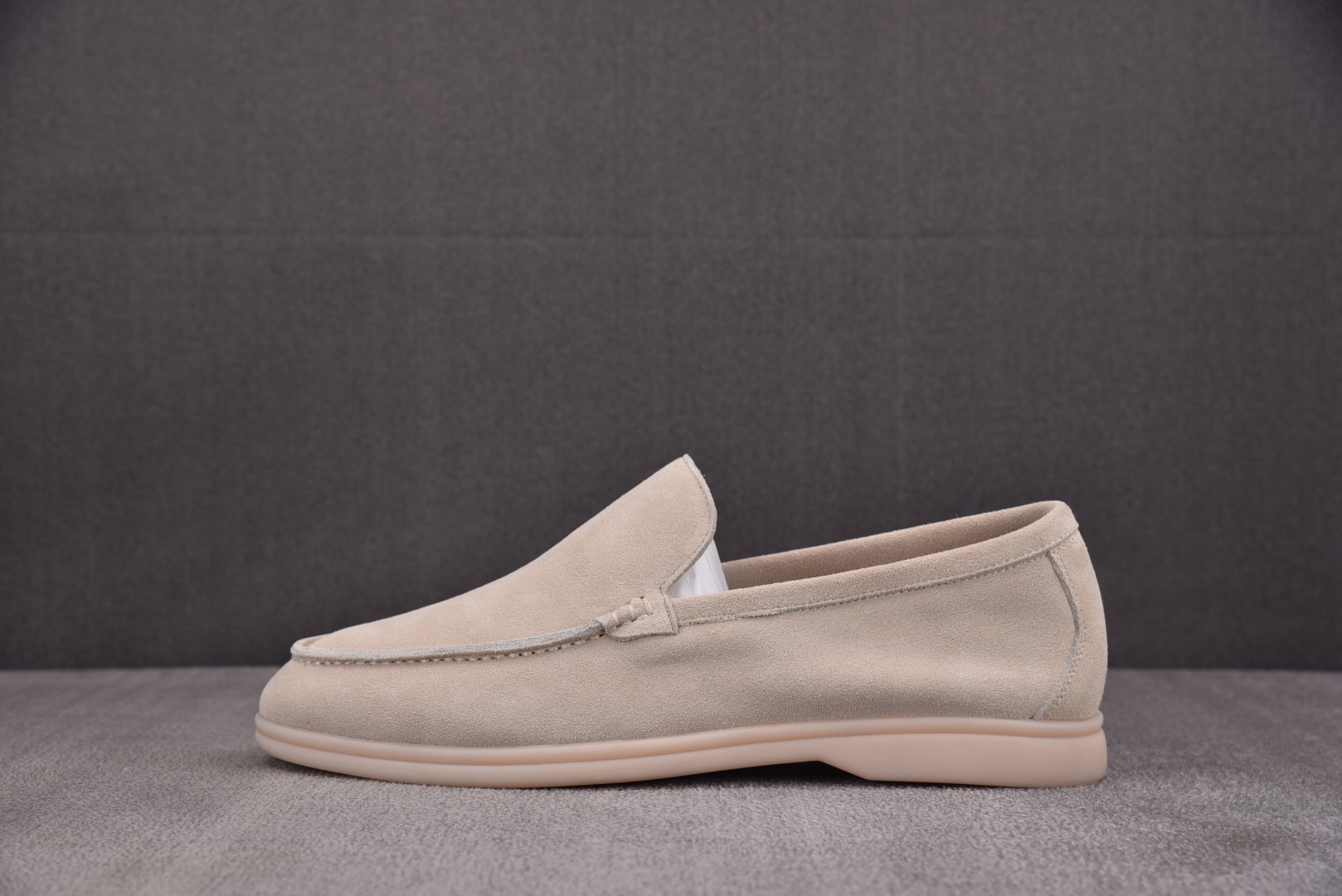 Piana 尺码35-46

纯原版出品-Loro Piana Summer Walk 杏色 YZ022