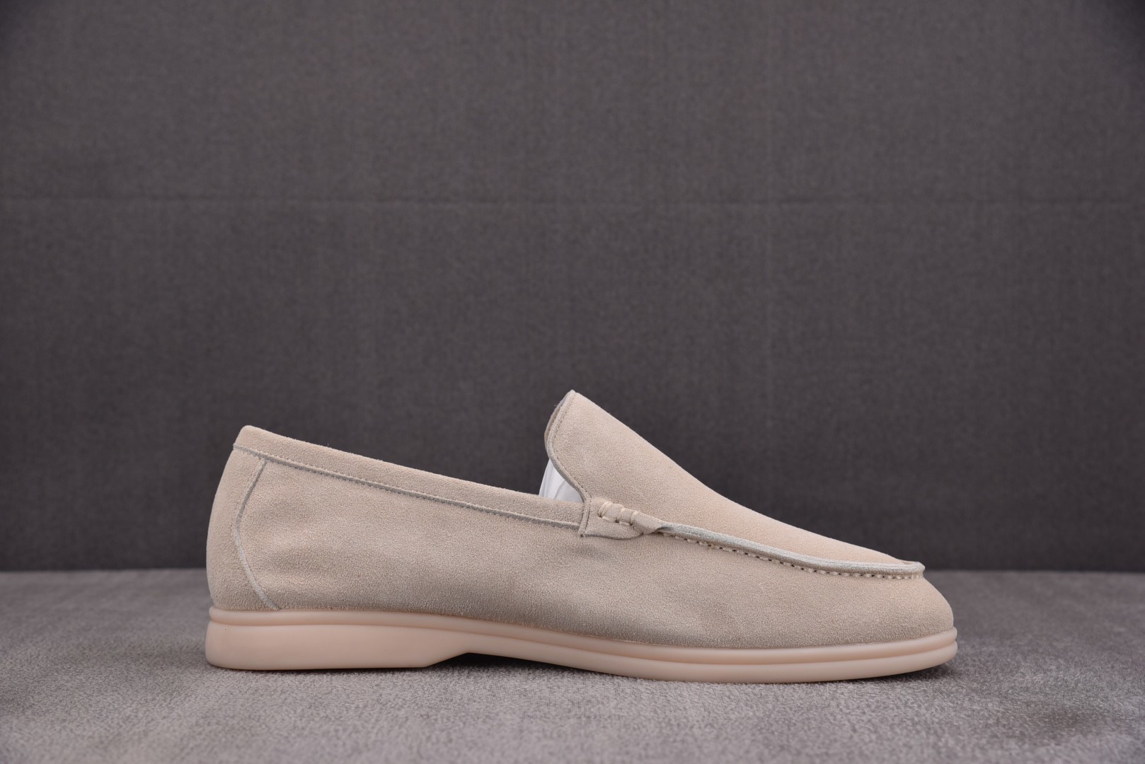 Piana 尺码35-46

纯原版出品-Loro Piana Summer Walk 杏色 YZ022