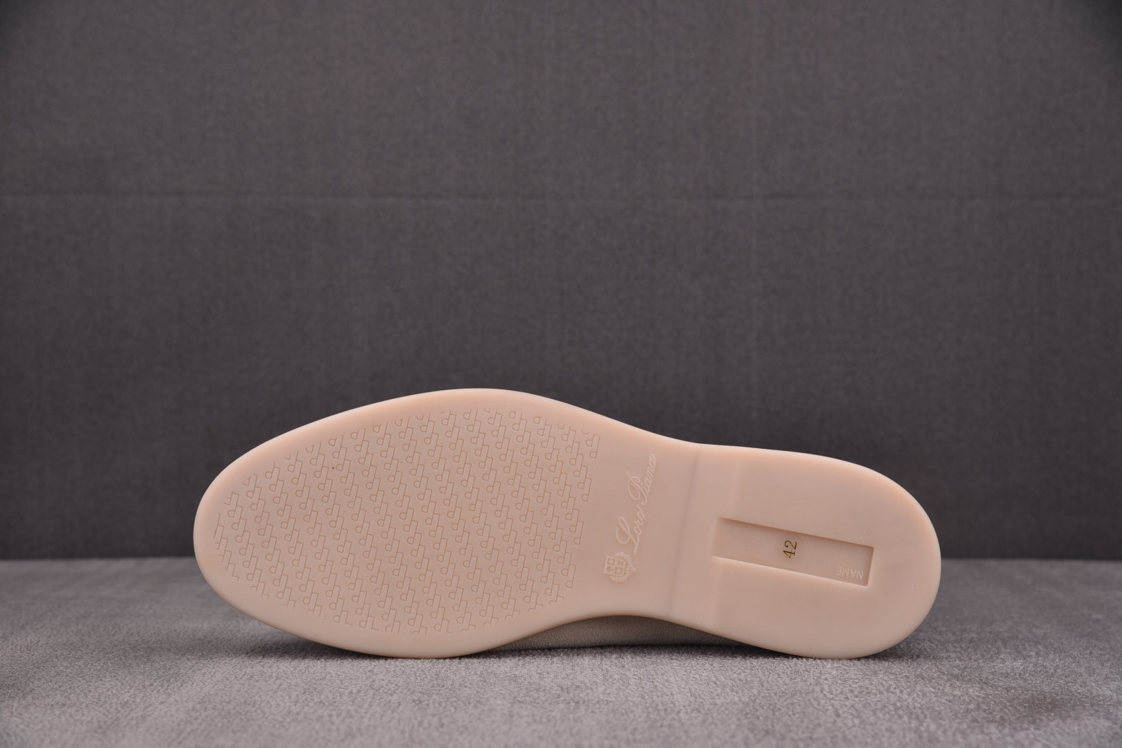 Piana 尺码35-46

纯原版出品-Loro Piana Summer Walk 杏色 YZ022