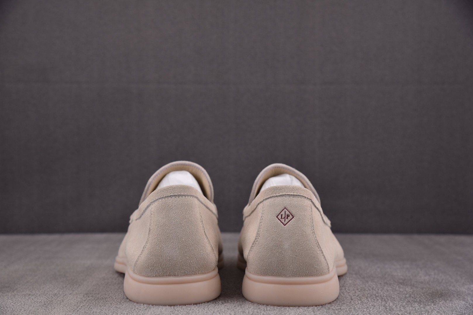 Piana 尺码35-46

纯原版出品-Loro Piana Summer Walk 杏色 YZ022