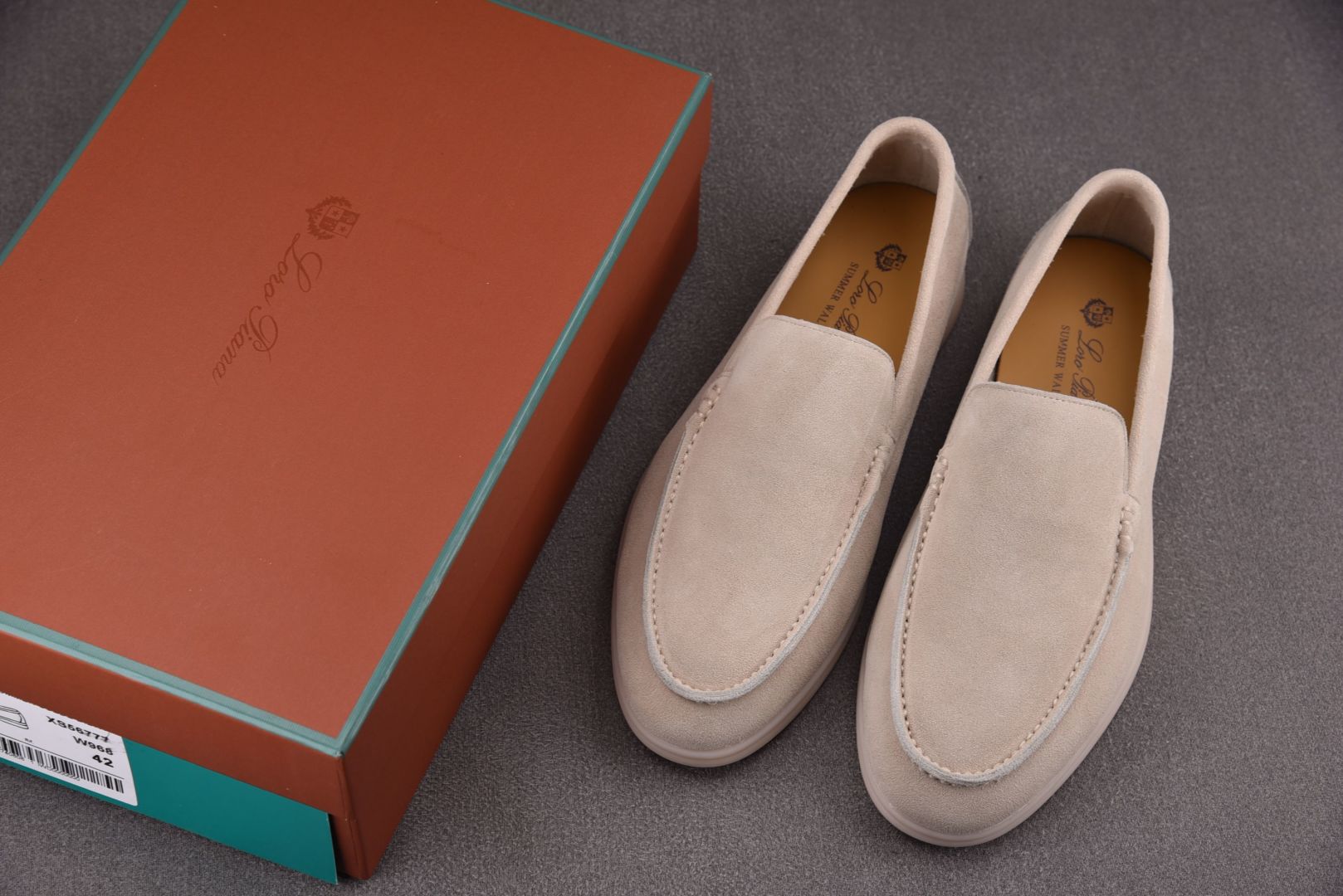 Piana 尺码35-46

纯原版出品-Loro Piana Summer Walk 杏色 YZ022