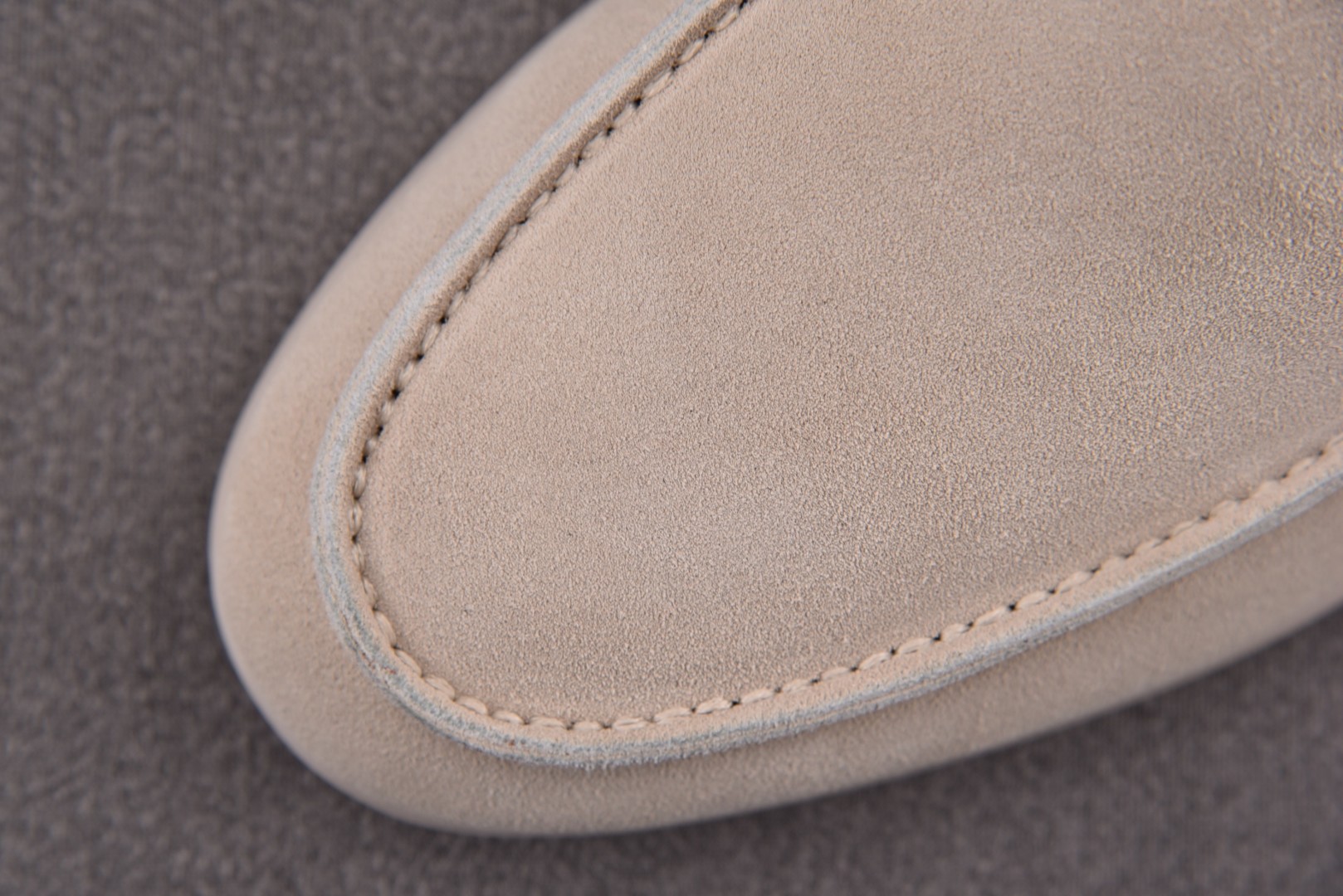 Piana 尺码35-46

纯原版出品-Loro Piana Summer Walk 杏色 YZ022