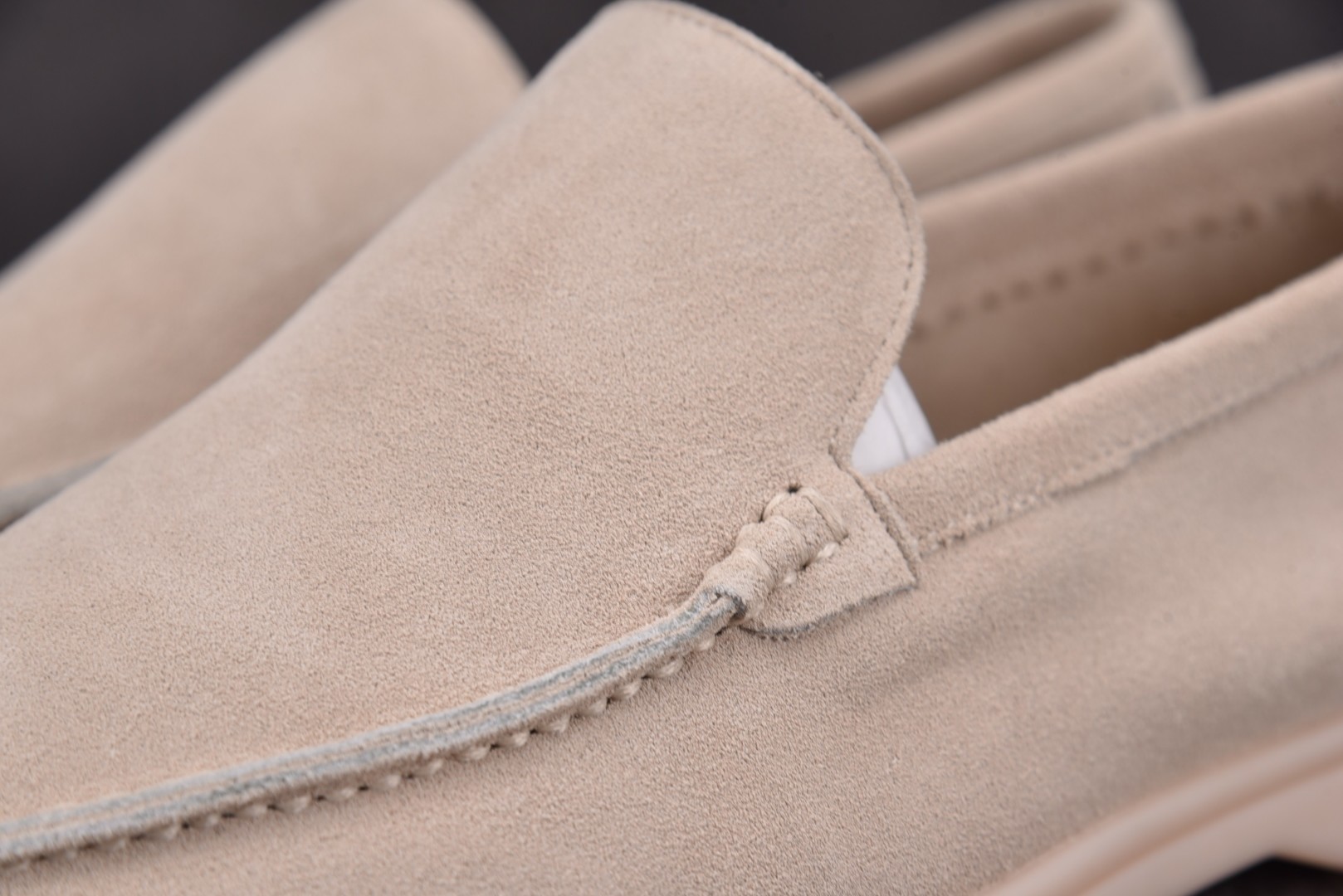 Piana 尺码35-46

纯原版出品-Loro Piana Summer Walk 杏色 YZ022