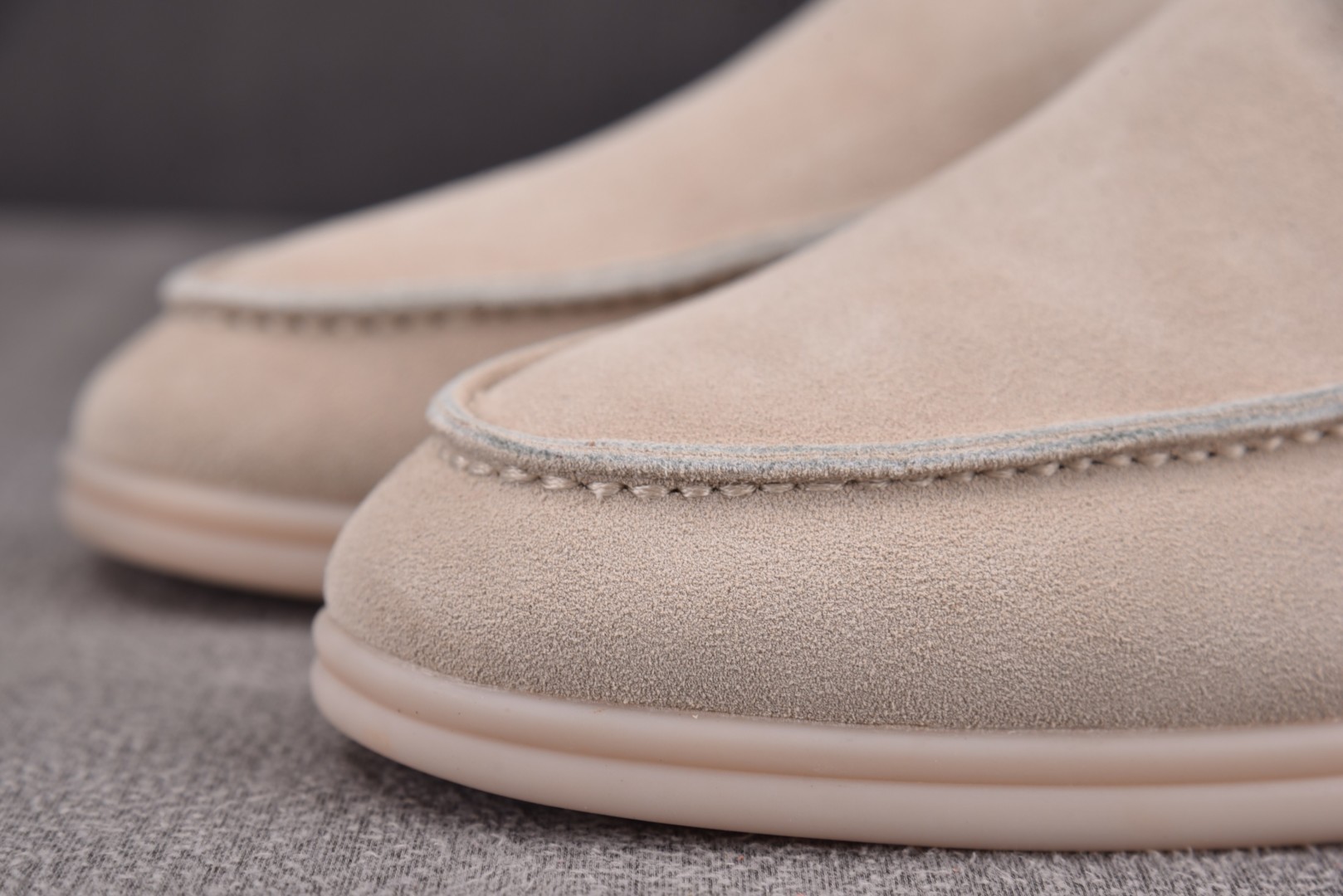 Piana 尺码35-46

纯原版出品-Loro Piana Summer Walk 杏色 YZ022