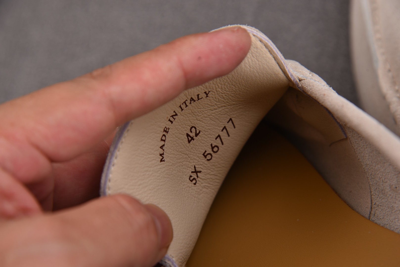 Piana 尺码35-46

纯原版出品-Loro Piana Summer Walk 杏色 YZ022
