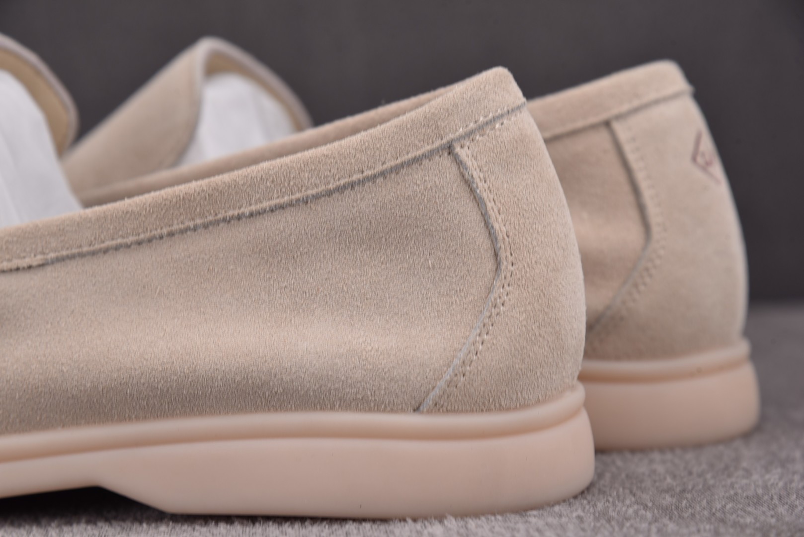 Piana 尺码35-46

纯原版出品-Loro Piana Summer Walk 杏色 YZ022
