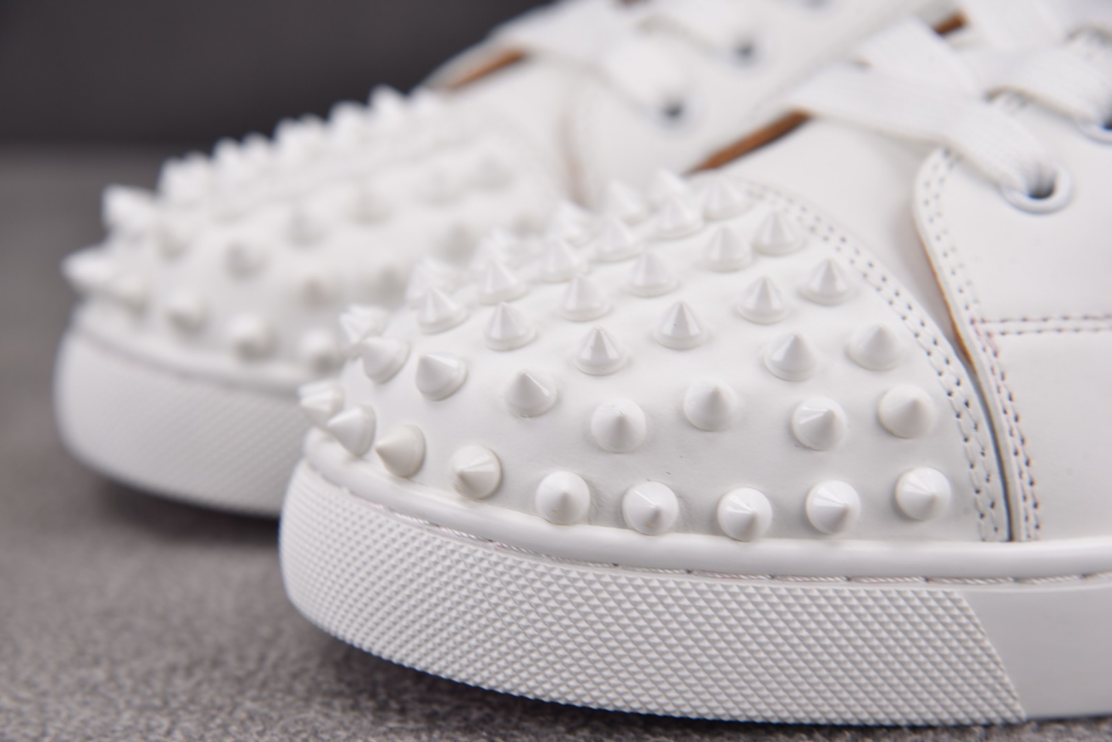 CL路铂廷 尺码40-46

纯原版出品-Christian Louboutin Louis Junio