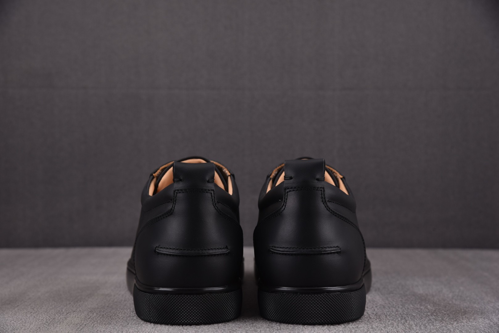CL路铂廷 尺码40-46

纯原版出品-Christian Louboutin Louis Junio