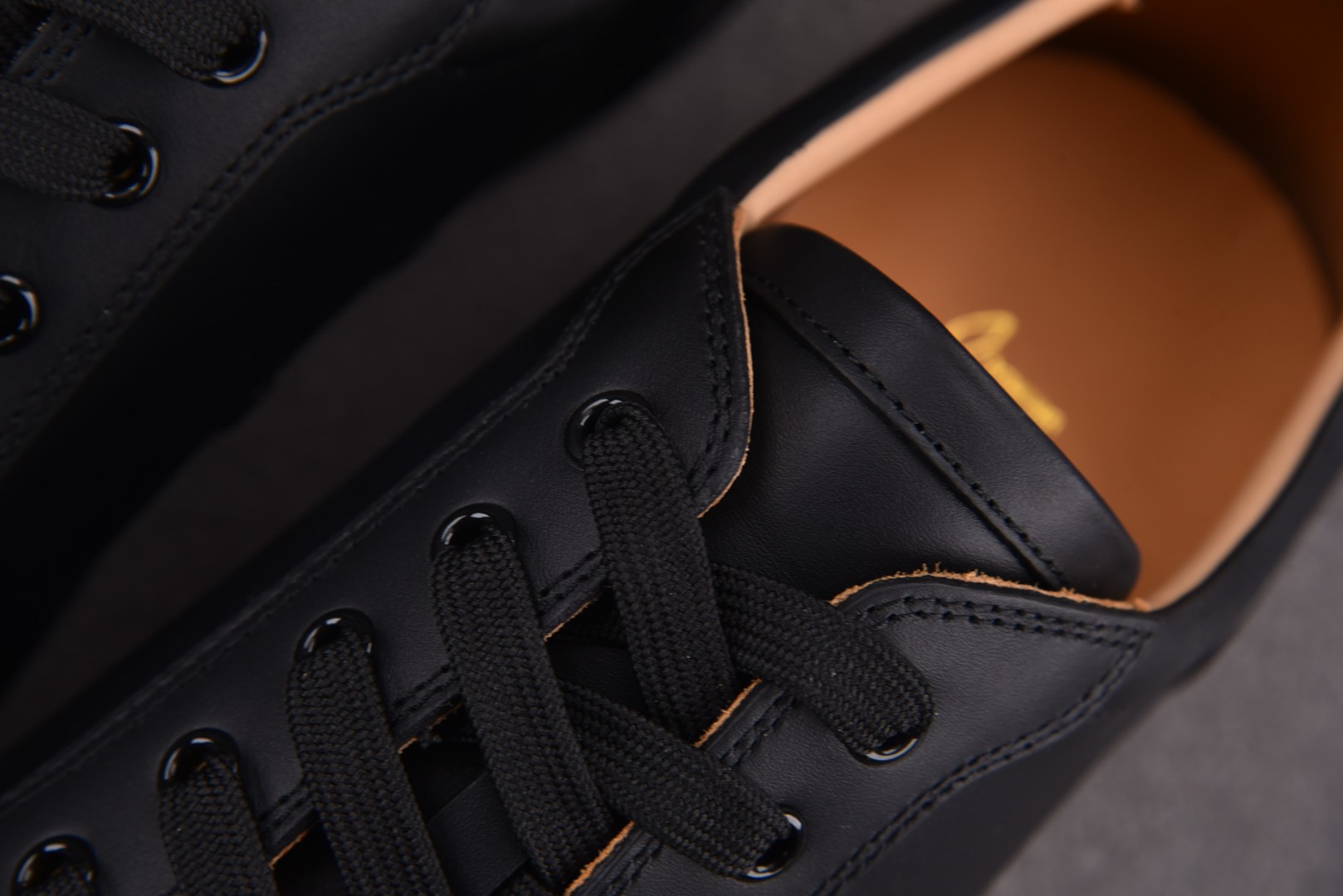 CL路铂廷 尺码40-46

纯原版出品-Christian Louboutin Louis Junio