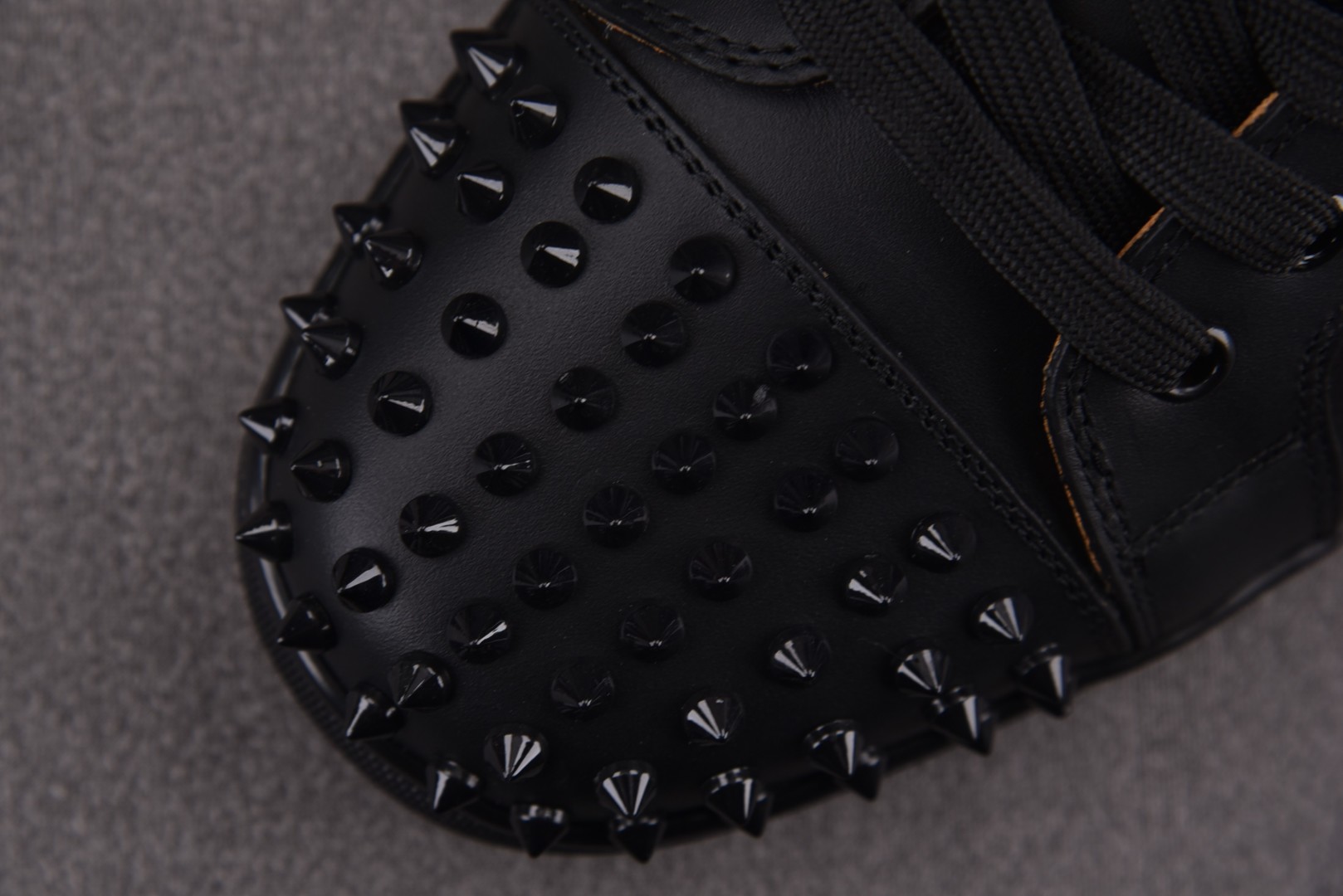 CL路铂廷 尺码40-46

纯原版出品-Christian Louboutin Louis Junio