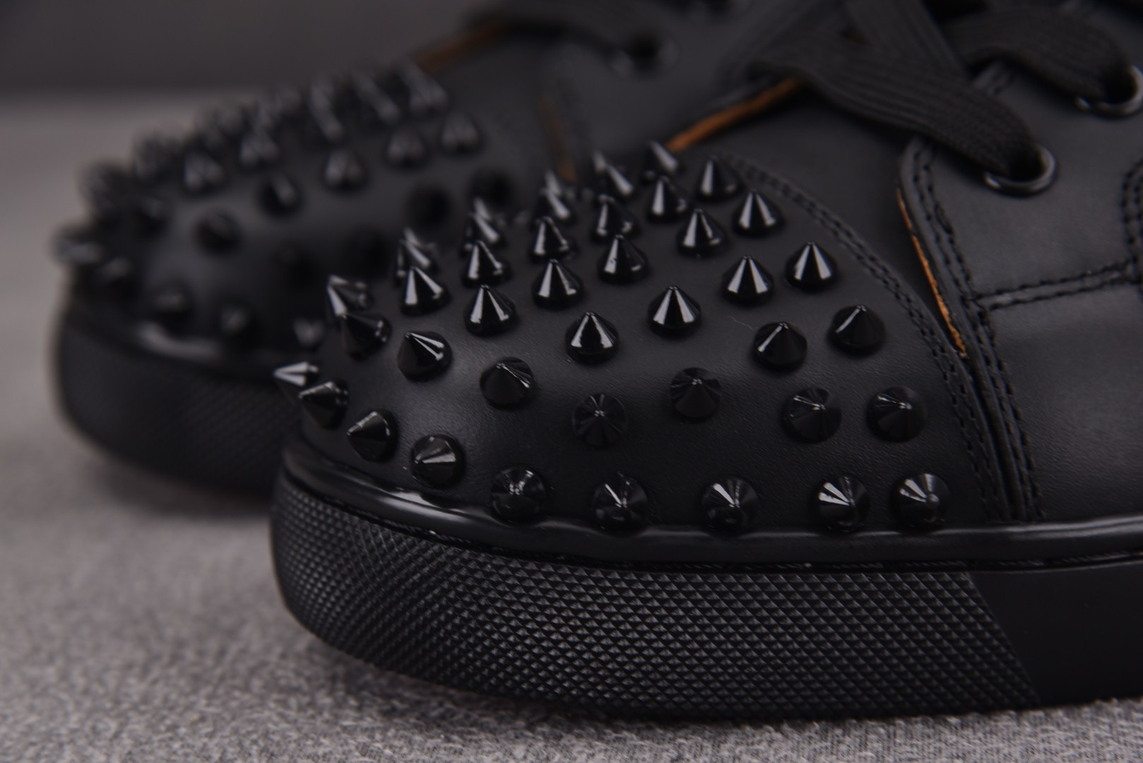 CL路铂廷 尺码40-46

纯原版出品-Christian Louboutin Louis Junio