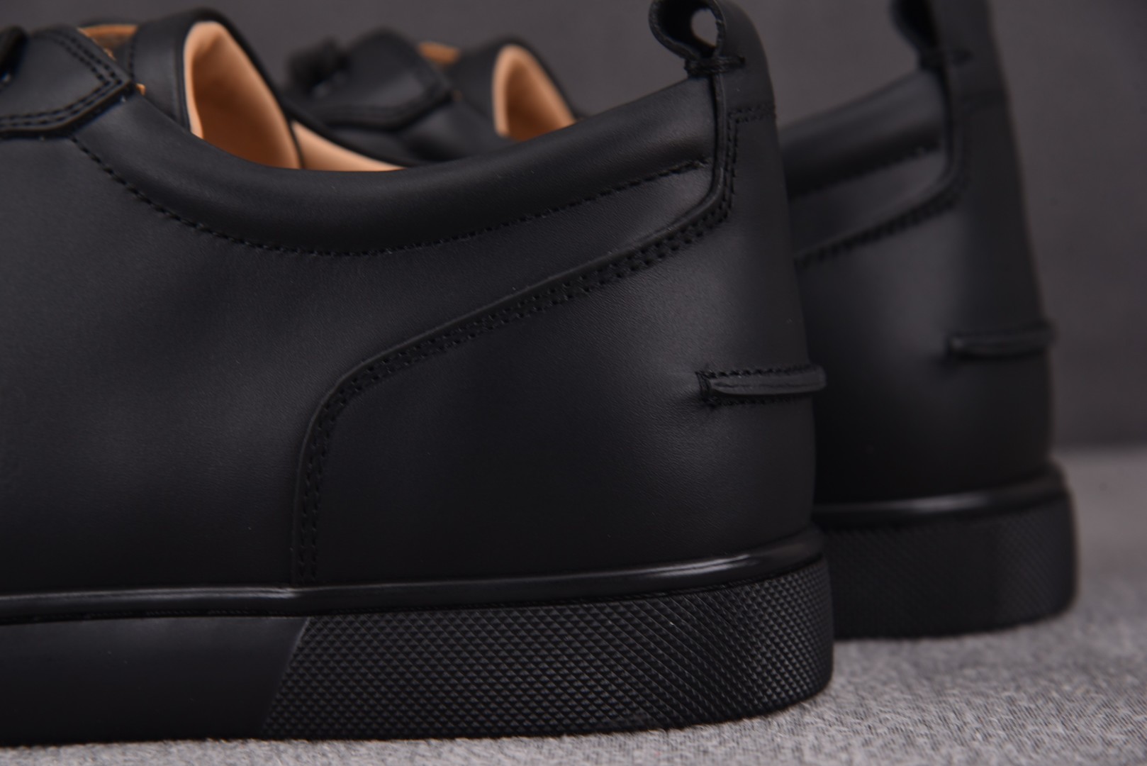 CL路铂廷 尺码40-46

纯原版出品-Christian Louboutin Louis Junio