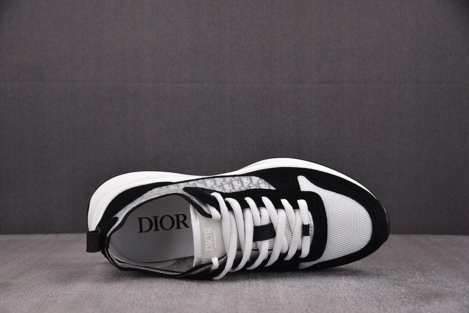 Dior 尺码40-46

纯原版出品-Dior B25 Runner Black Grey Obliq