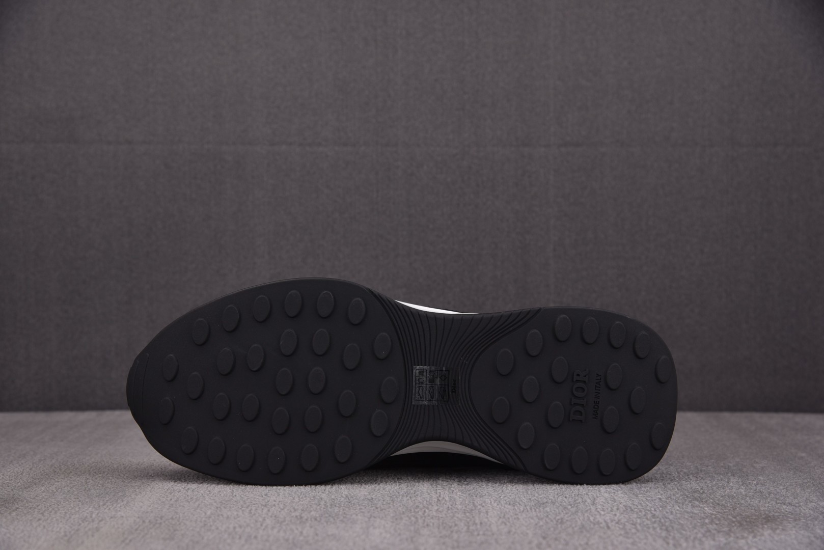 Dior 尺码40-46

纯原版出品-Dior B25 Runner Black Grey Obliq