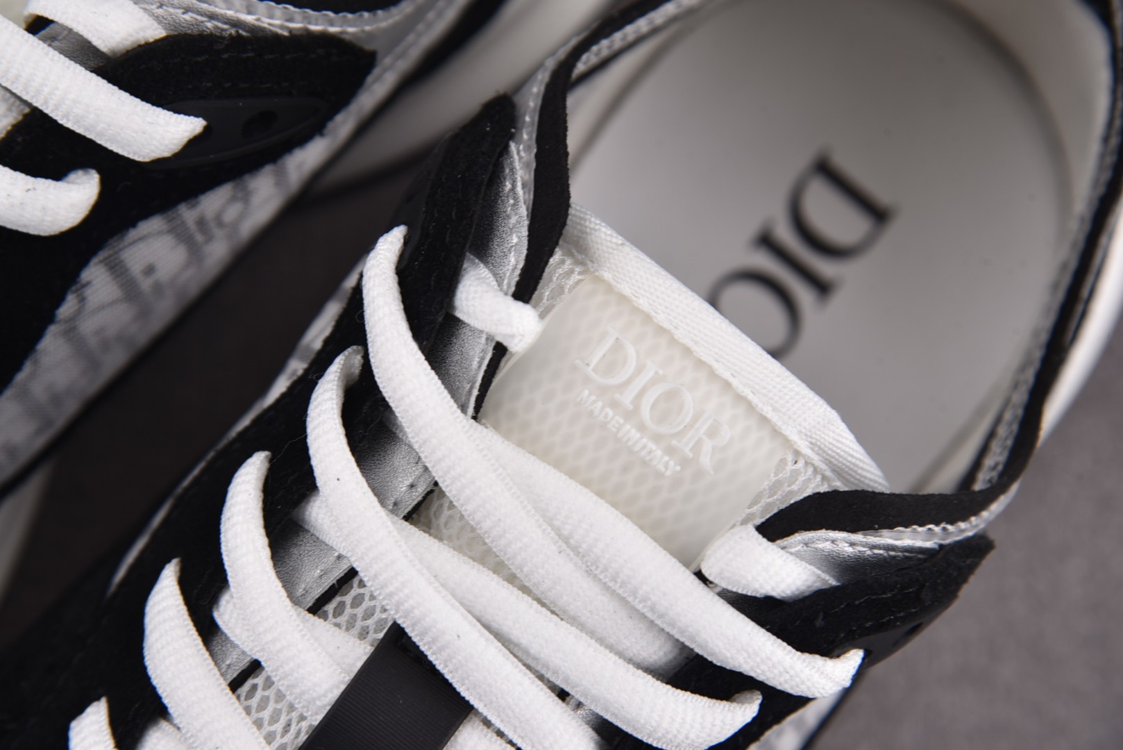 Dior 尺码40-46

纯原版出品-Dior B25 Runner Black Grey Obliq