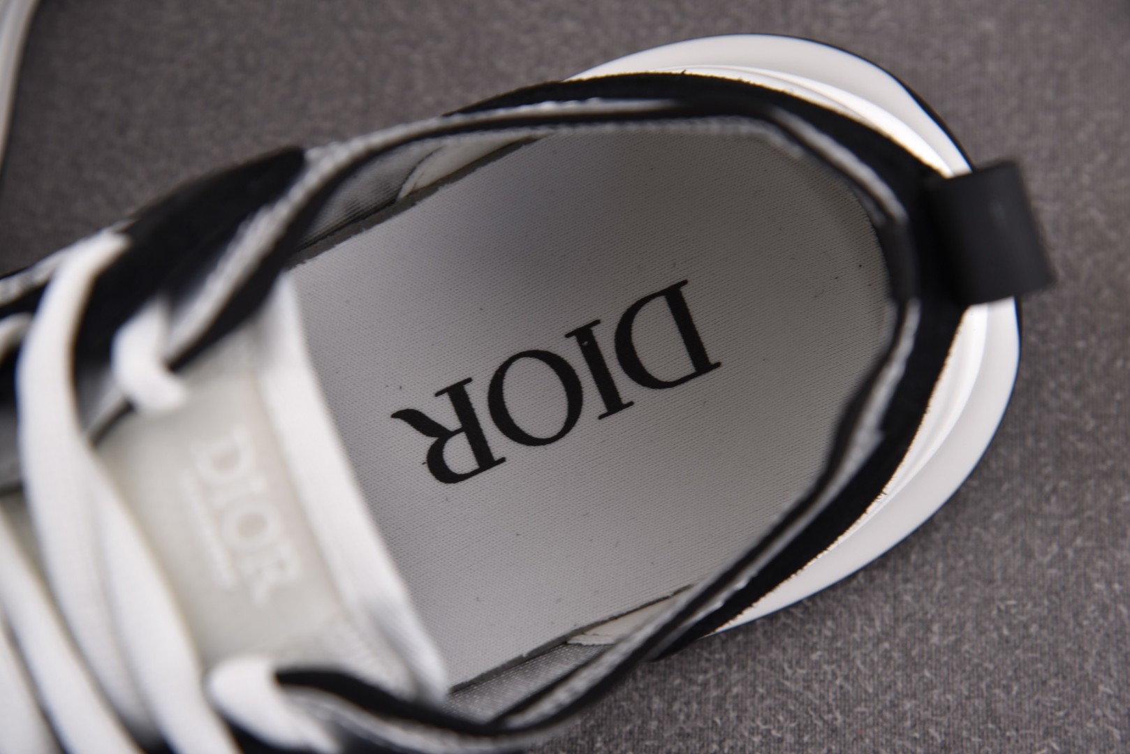 Dior 尺码40-46

纯原版出品-Dior B25 Runner Black Grey Obliq