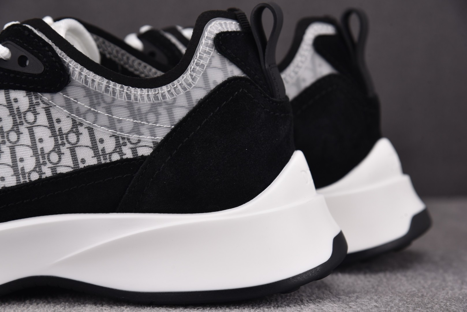 Dior 尺码40-46

纯原版出品-Dior B25 Runner Black Grey Obliq