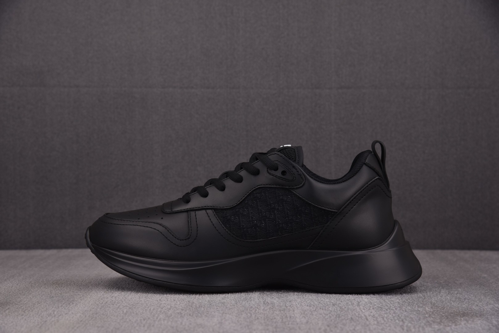 Dior 尺码40-46

纯原版出品-Dior B25 Runner Black 黑皮革 YZ022

