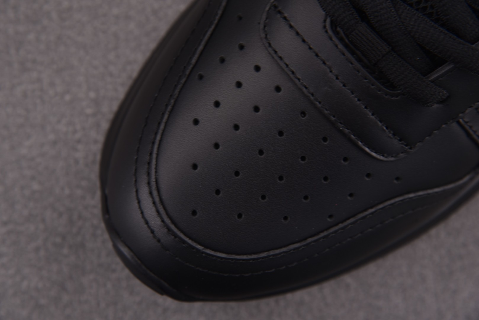 Dior 尺码40-46

纯原版出品-Dior B25 Runner Black 黑皮革 YZ022
