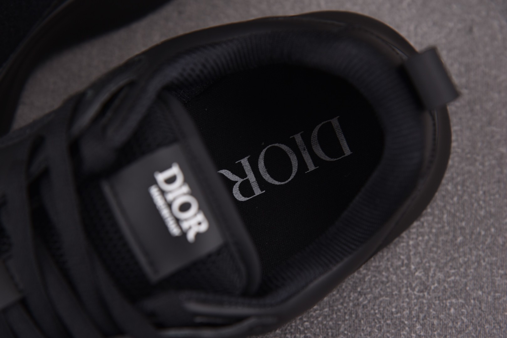 Dior 尺码40-46

纯原版出品-Dior B25 Runner Black 黑皮革 YZ022

