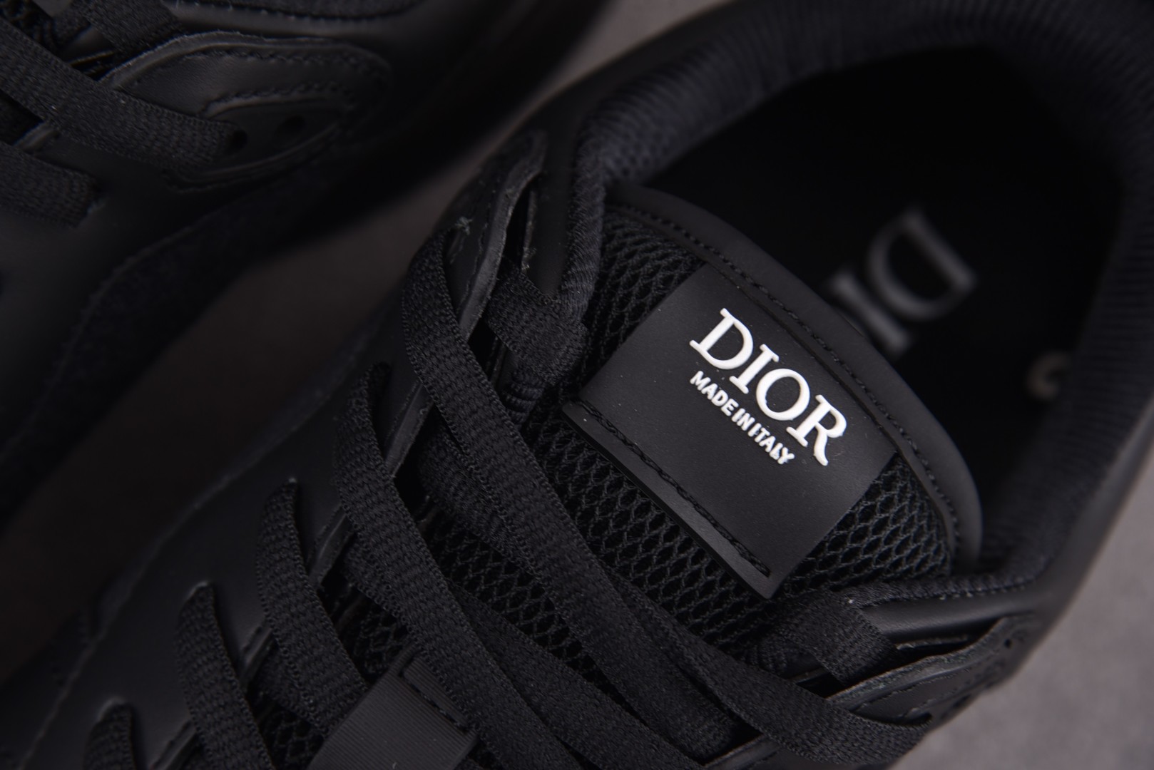 Dior 尺码40-46

纯原版出品-Dior B25 Runner Black 黑皮革 YZ022
