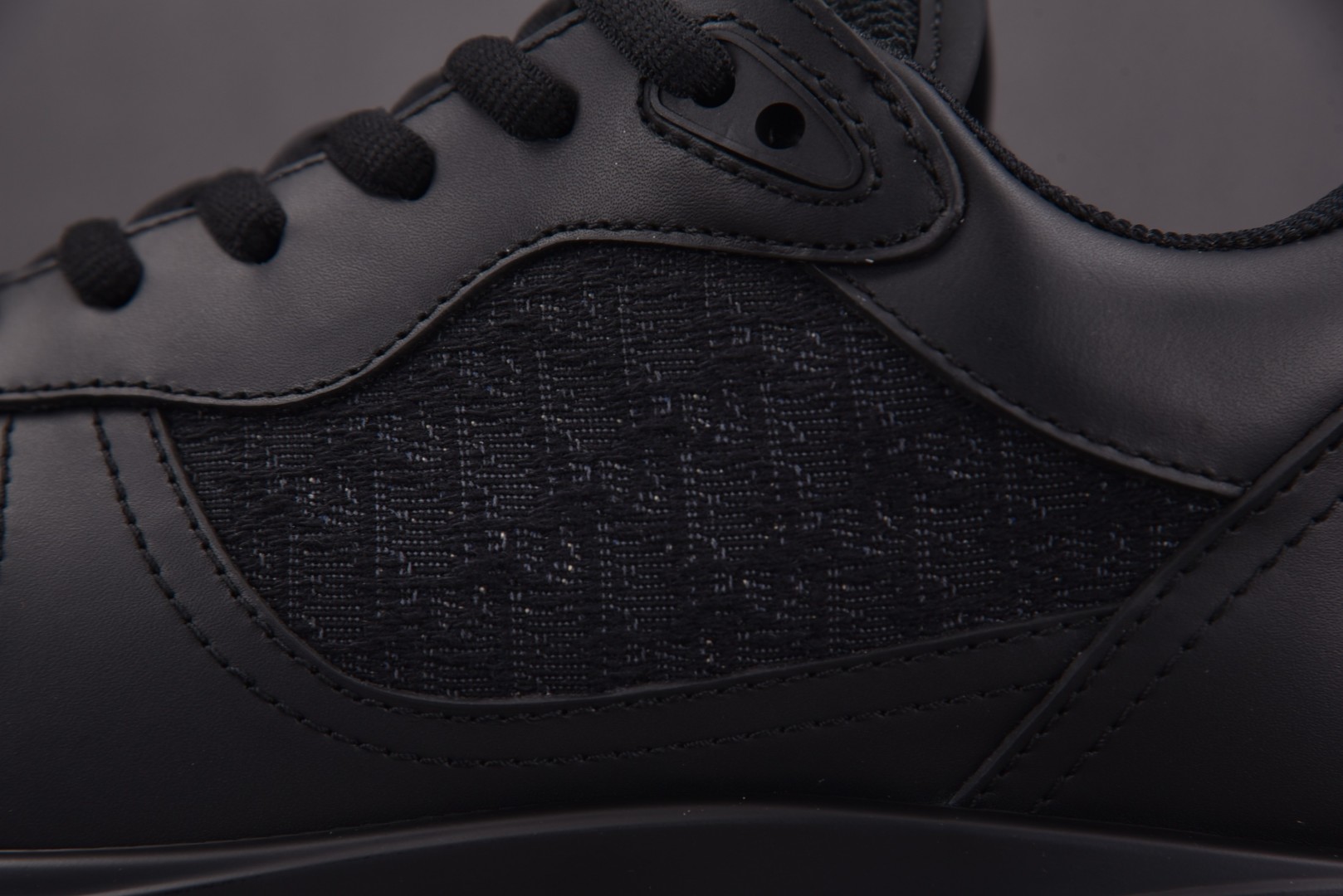 Dior 尺码40-46

纯原版出品-Dior B25 Runner Black 黑皮革 YZ022
