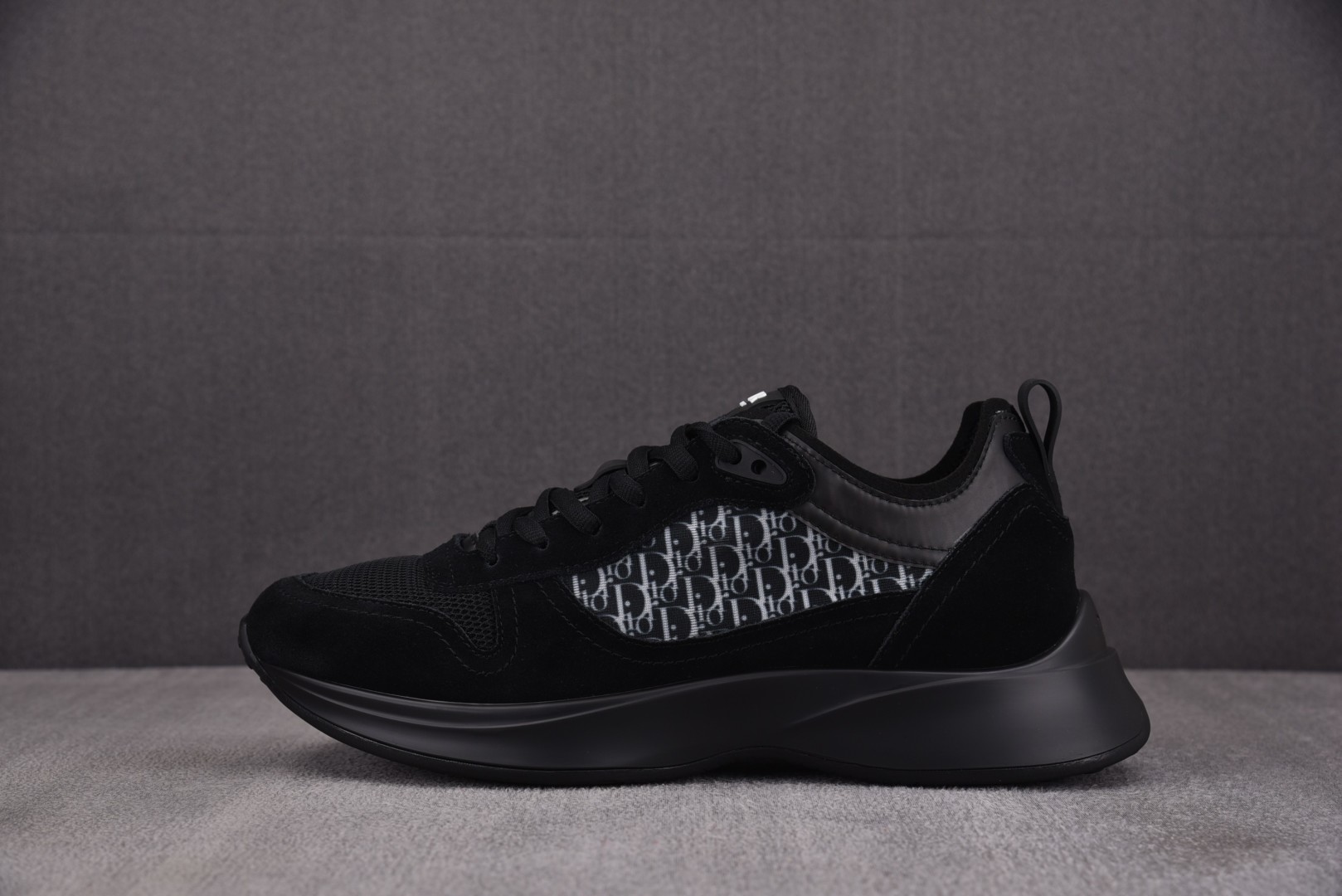 Dior 尺码40-46

纯原版出品-Dior B25 Runner Black 黑色绒面 YZ022