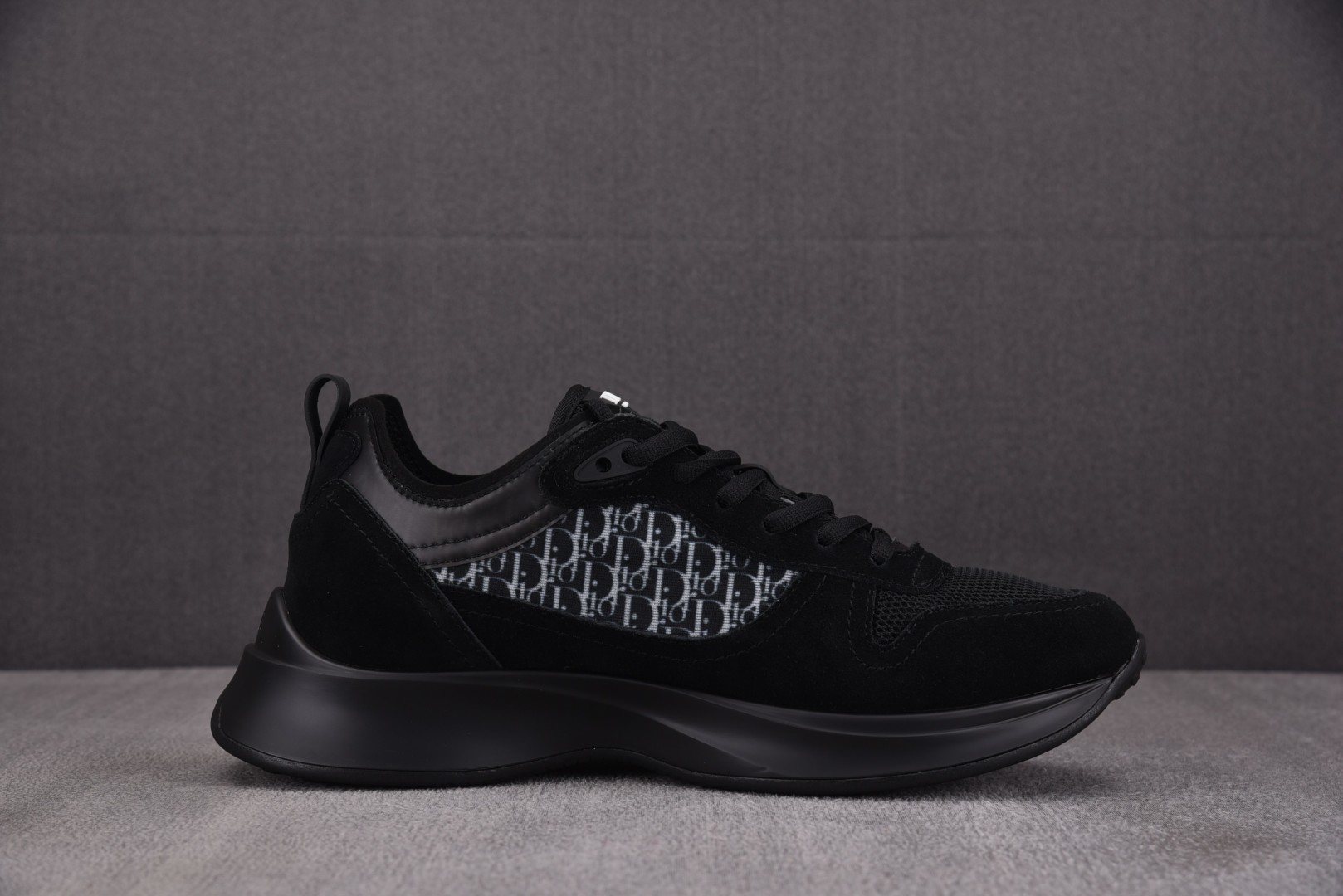 Dior 尺码40-46

纯原版出品-Dior B25 Runner Black 黑色绒面 YZ022