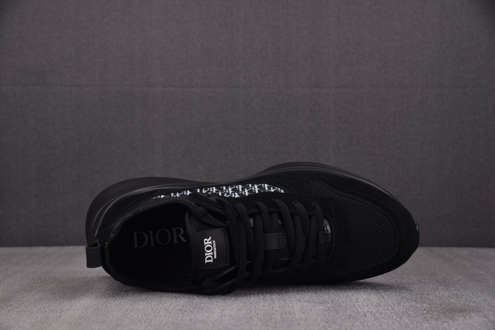 Dior 尺码40-46

纯原版出品-Dior B25 Runner Black 黑色绒面 YZ022
