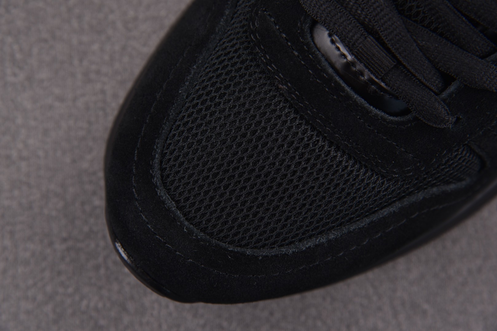 Dior 尺码40-46

纯原版出品-Dior B25 Runner Black 黑色绒面 YZ022