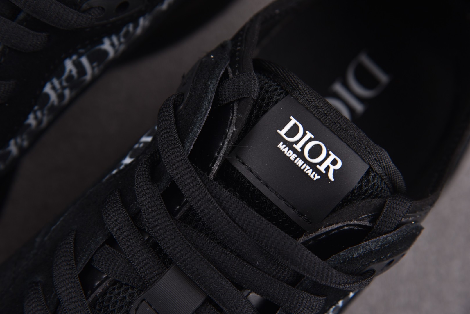 Dior 尺码40-46

纯原版出品-Dior B25 Runner Black 黑色绒面 YZ022