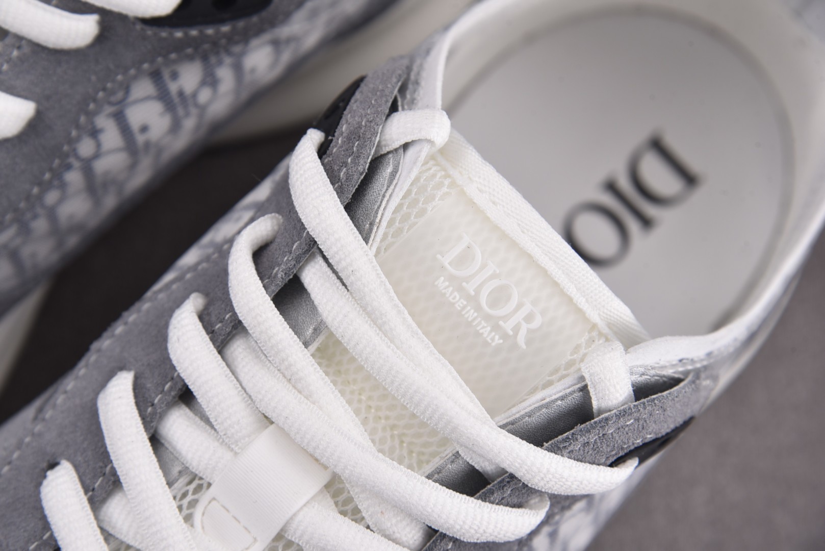 Dior 尺码40-46

纯原版出品-Dior B25 Runner White Grey 白灰 YZ