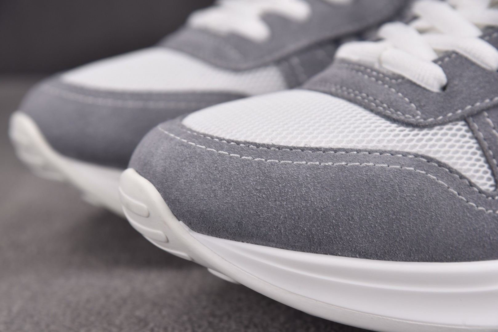 Dior 尺码40-46

纯原版出品-Dior B25 Runner White Grey 白灰 YZ