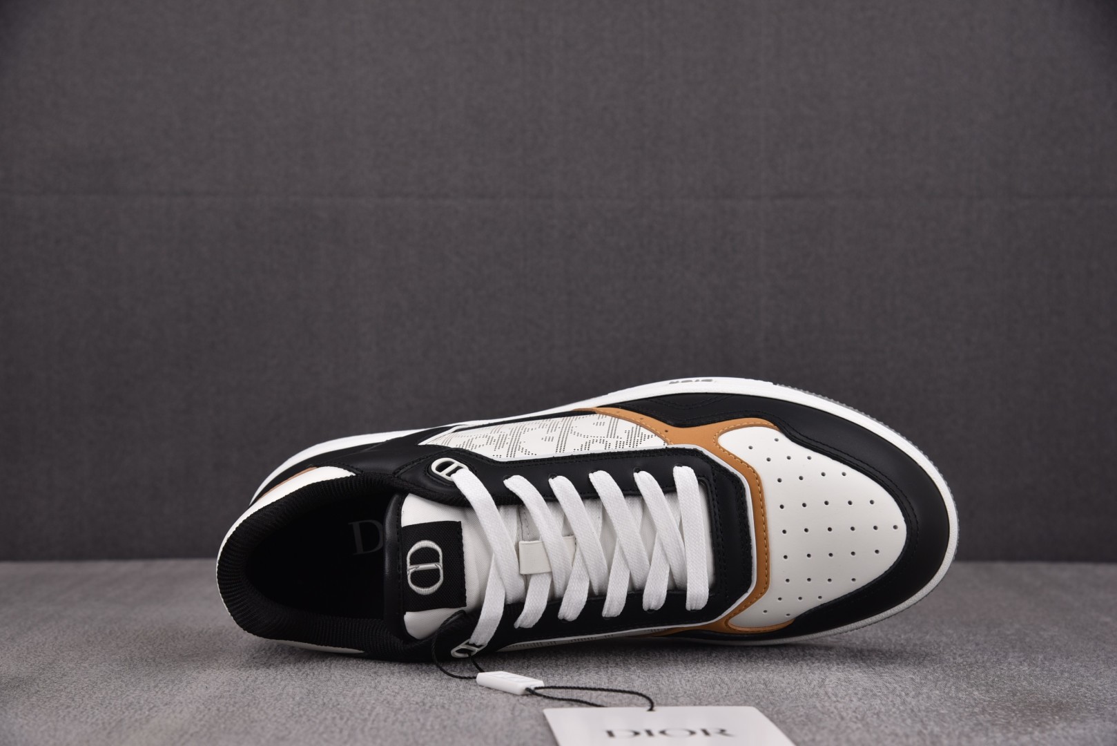 Dior 尺码38-46

纯原版出品-Dior B27 Low BlackWhit 黑白 YZ022
