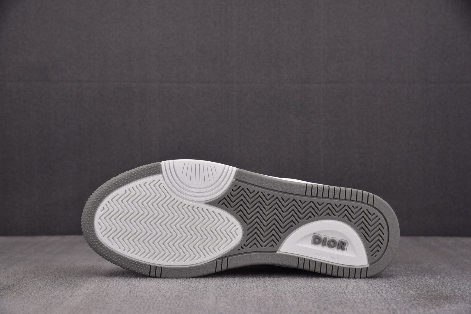 Dior 尺码38-46

纯原版出品-Dior B27 Low BlackWhit 黑白 YZ022
