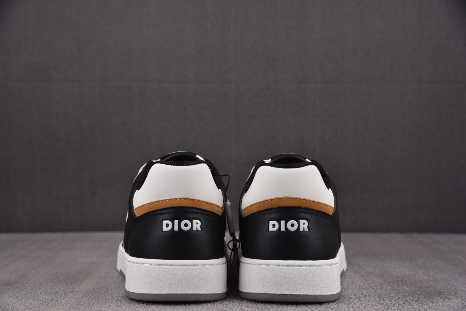 Dior 尺码38-46

纯原版出品-Dior B27 Low BlackWhit 黑白 YZ022
